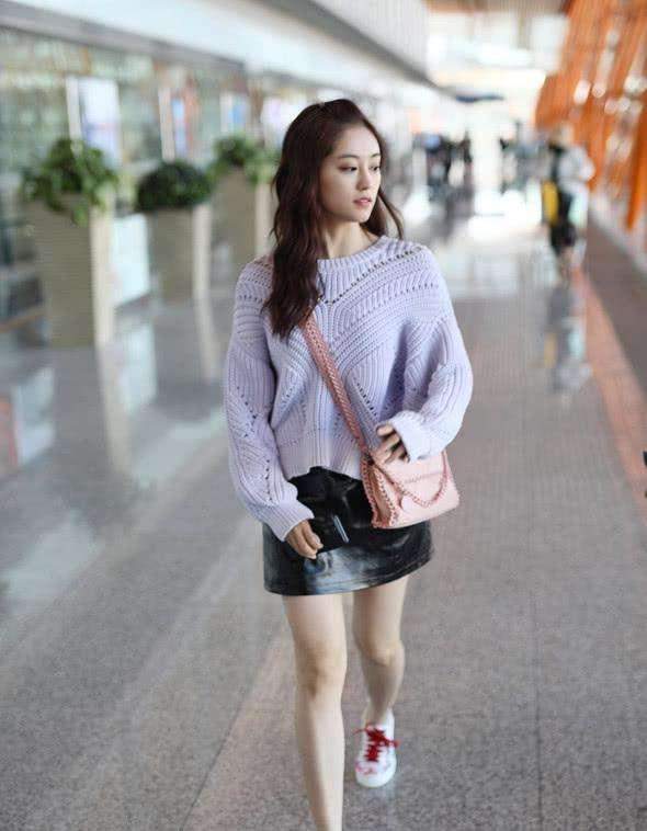 毛衣下面这样搭配裙子穿，时髦减龄又百搭