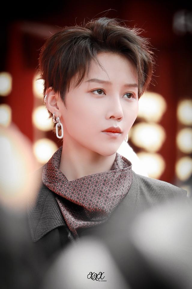 THE9全员暗系搭配亮相活动现场，你喜欢谁的风格