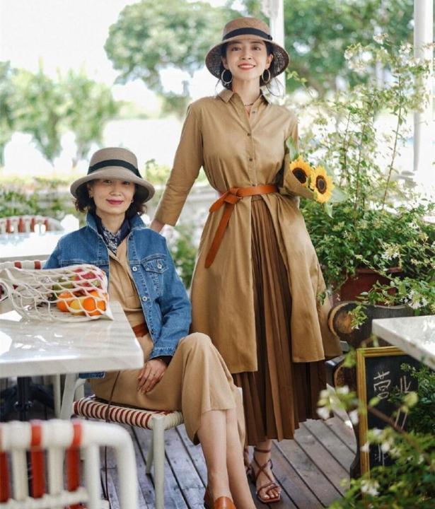 女人年纪大了衣服不必多,把钱花在基础款上精致优雅并不难