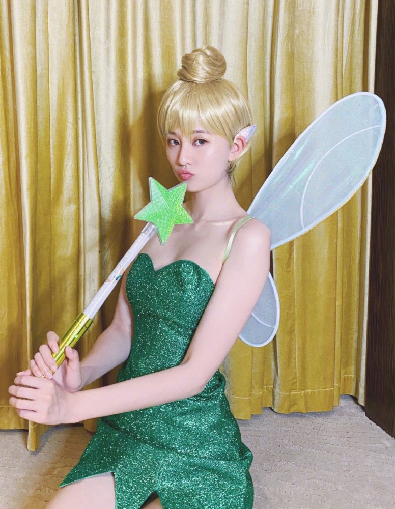 乔欣示范万圣节造型,绿色“精灵装”显露纤长身材
