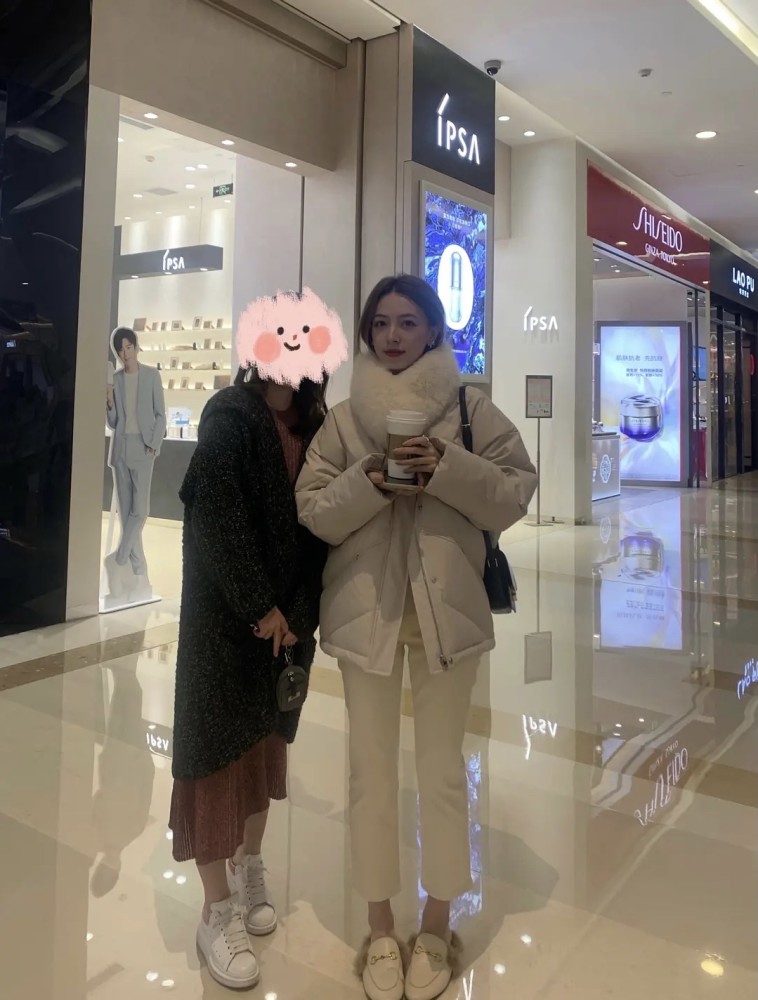 “最美网红”夏诗文，想低调却偏偏靠脸走红，难得的不作妖美女