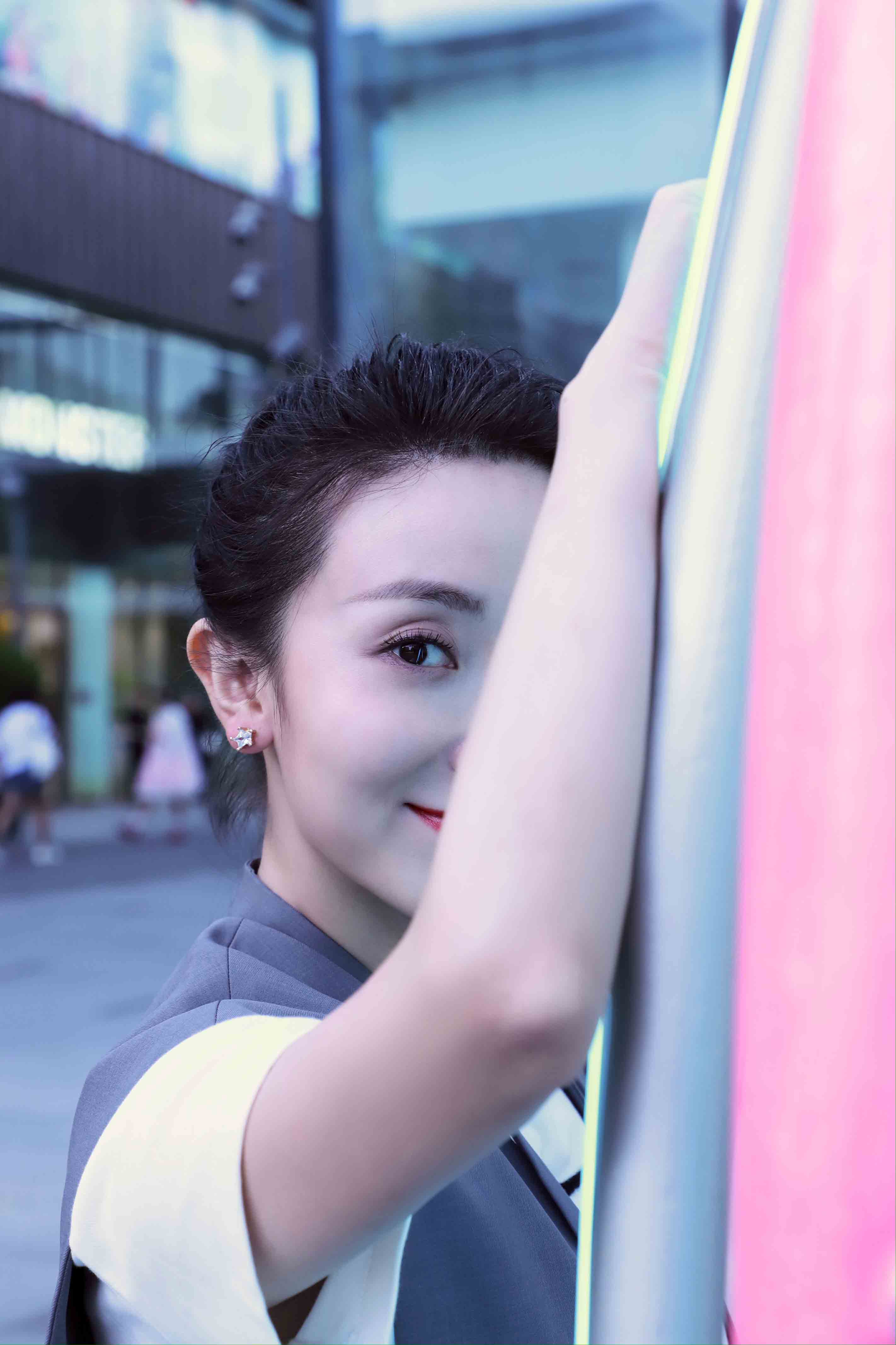 许歌甜酷风街拍清新元气捕捉秋日清凉