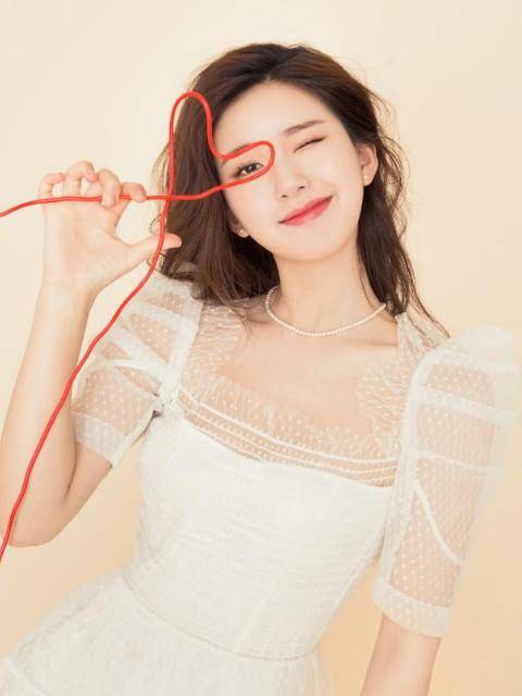 撞衫定输赢,谁丑谁尴尬?姜贞羽孔雪儿、杨幂唐嫣撞衫,谁更美?