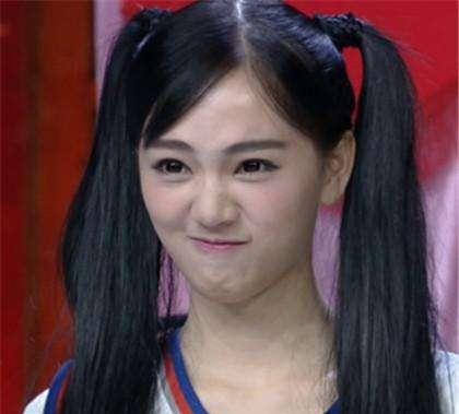 曾火爆一时的樱花女神黄灿灿，如今被质疑整容过度，清纯形象不再