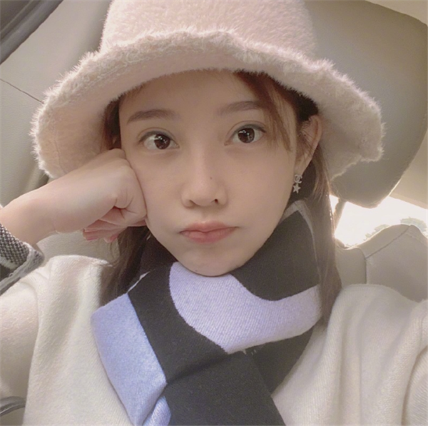 网红素颜出镜，贝勒爷爆痘，大美脸上有斑，看到韩安冉：没白整