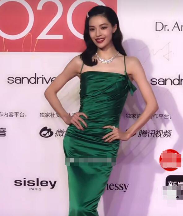 风尚大典：娜扎黑色亮裙超A，赵露思清新，钟楚曦复古，杨幂妩媚