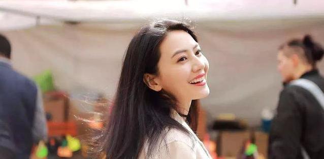 女星旧照曝光，章子怡清纯，周迅有灵气，网友：她是真的美