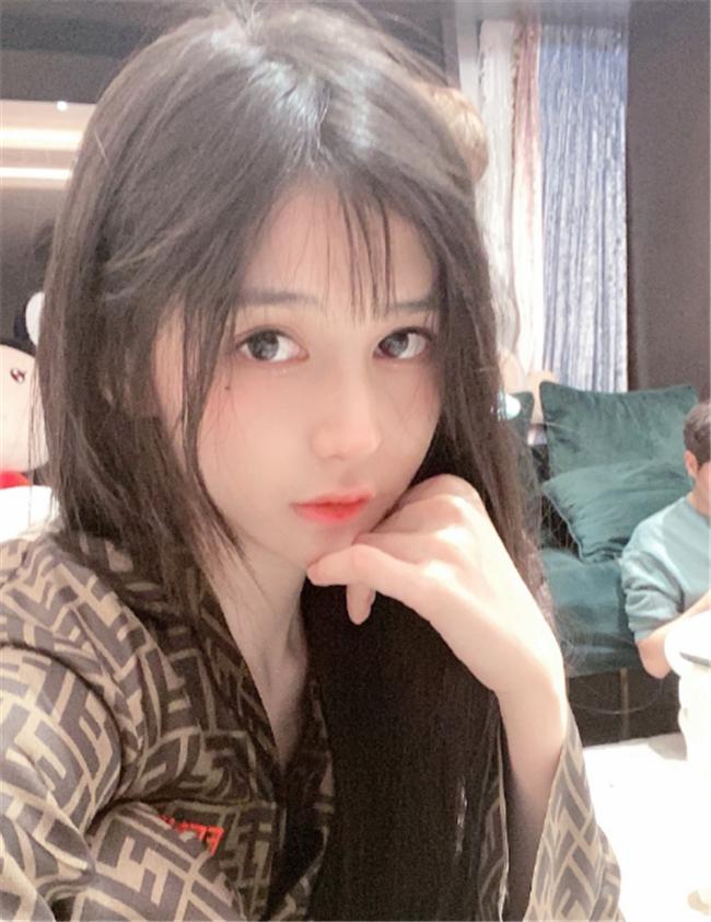 一姐出道前后变化,刘思瑶换头,蔡萝莉逆袭,看到沫子:逆生长?