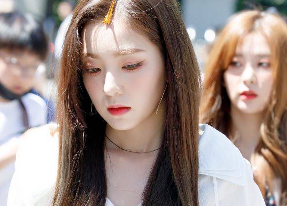 始于颜值终于人品？Irene陷入霸凌造型师风波，锤一个比一个真？