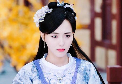 唐嫣水墨风公主裙造型太美，身材纤细露香肩性感十足