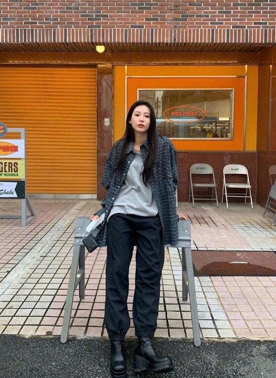 韩国时尚博主SEONHYE 冷淡盐系风时尚穿搭秀