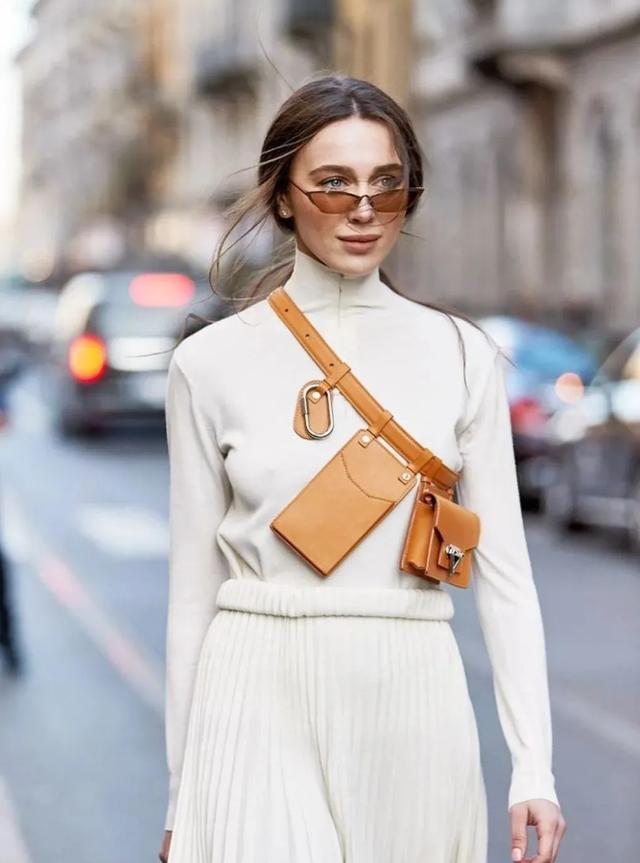 稍微讲究的中年女人选包包时昼避开这3个误区，不然容易掉价