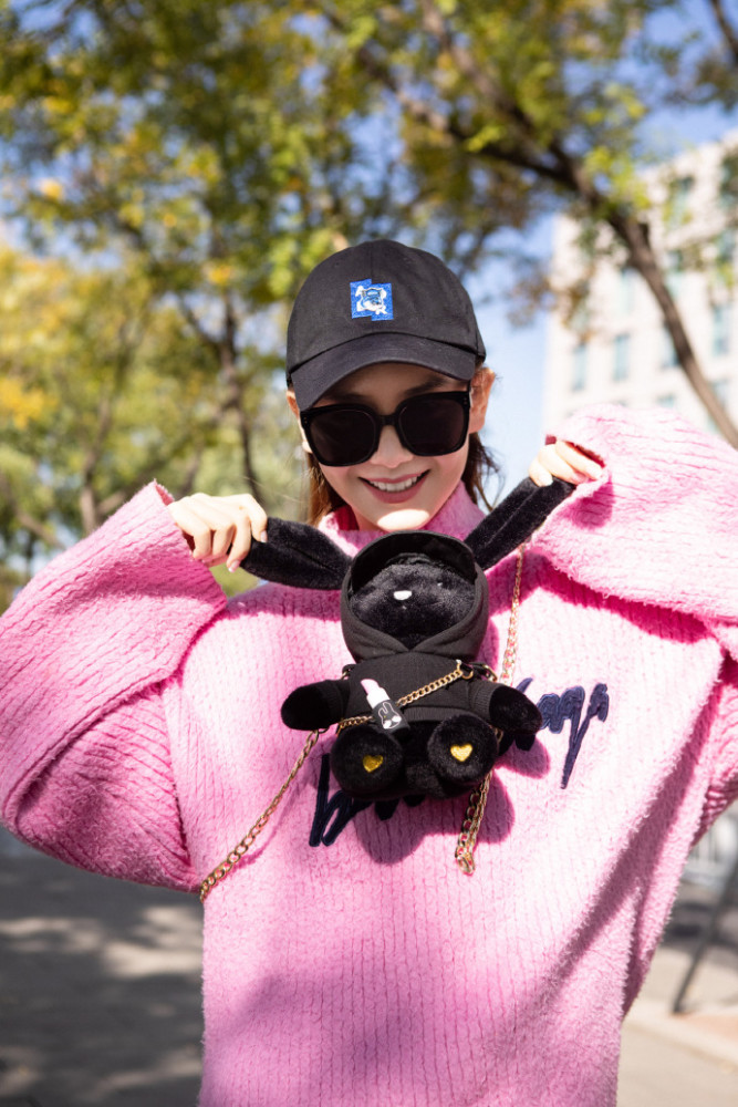 “廓形毛衣”别乱穿，学戚薇的最新穿法，让你变美还显瘦