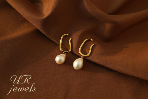 UR曜至简之上,演绎永不过时的经典