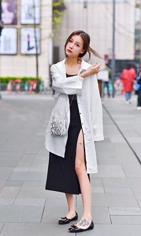 简洁帅气的裙子搭配清新靓丽，让你美丽大方有气场