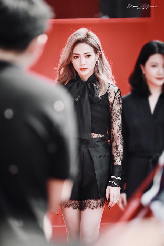 THE9全员暗系搭配亮相活动现场，你喜欢谁的风格