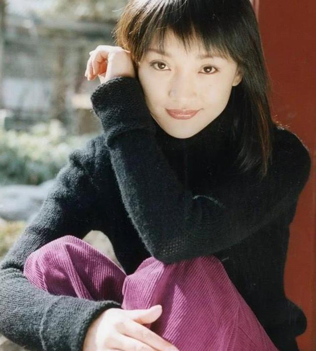 女星旧照曝光，章子怡清纯，周迅有灵气，网友：她是真的美