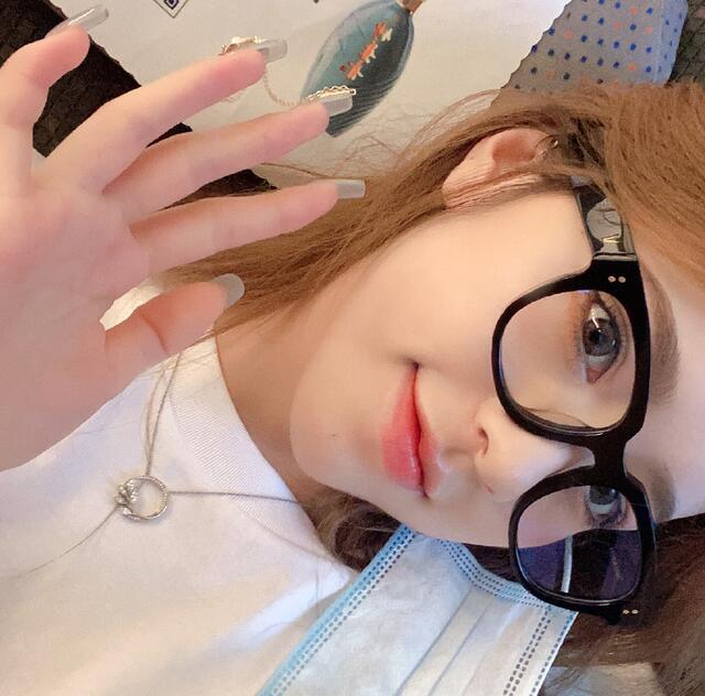 网红的美甲都啥样?冯提莫的还好,周扬青的有质感,刀小刀的挺夸张