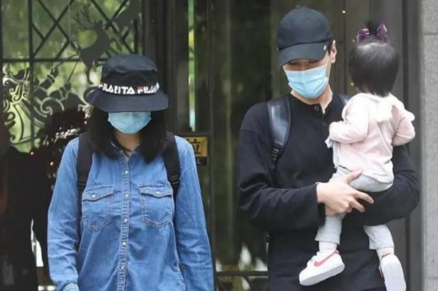 女星旧照曝光，章子怡清纯，周迅有灵气，网友：她是真的美