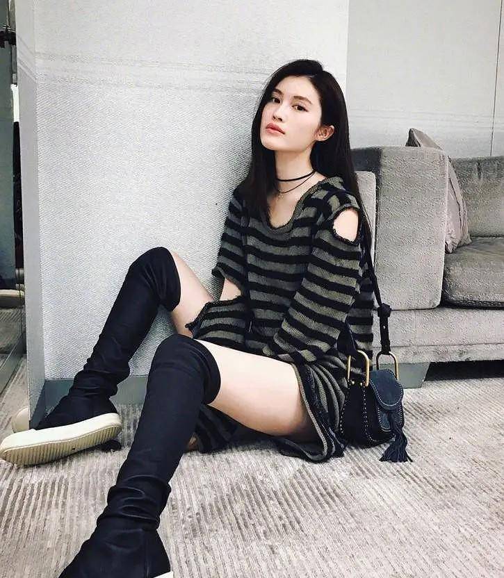 撞衫定输赢,谁丑谁尴尬?姜贞羽孔雪儿、杨幂唐嫣撞衫,谁更美?