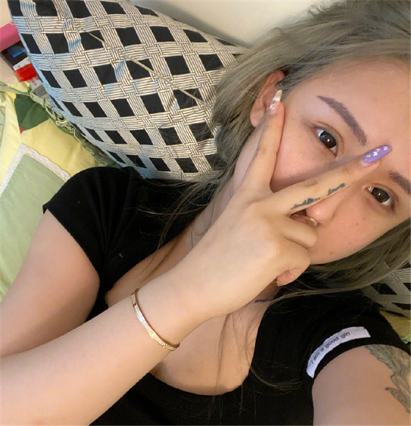 网红素颜出镜,贝勒爷爆痘,大美脸上有斑,看到韩安冉:没白整