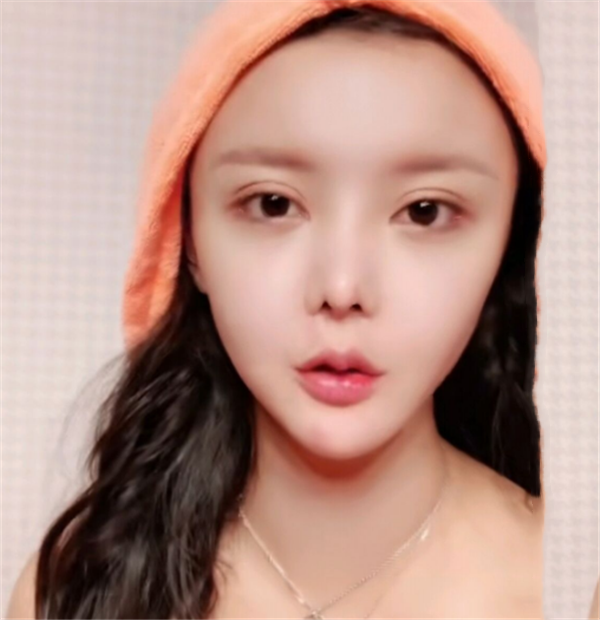 网红素颜出镜,贝勒爷爆痘,大美脸上有斑,看到韩安冉:没白整