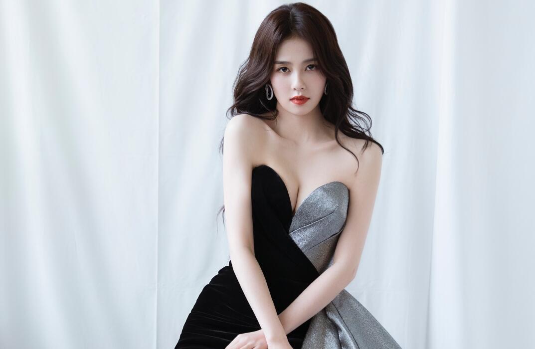 风尚大典：娜扎黑色亮裙超A，赵露思清新，钟楚曦复古，杨幂妩媚