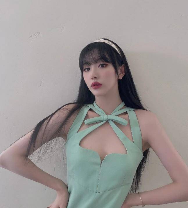 撞衫定输赢,谁丑谁尴尬?姜贞羽孔雪儿、杨幂唐嫣撞衫,谁更美?