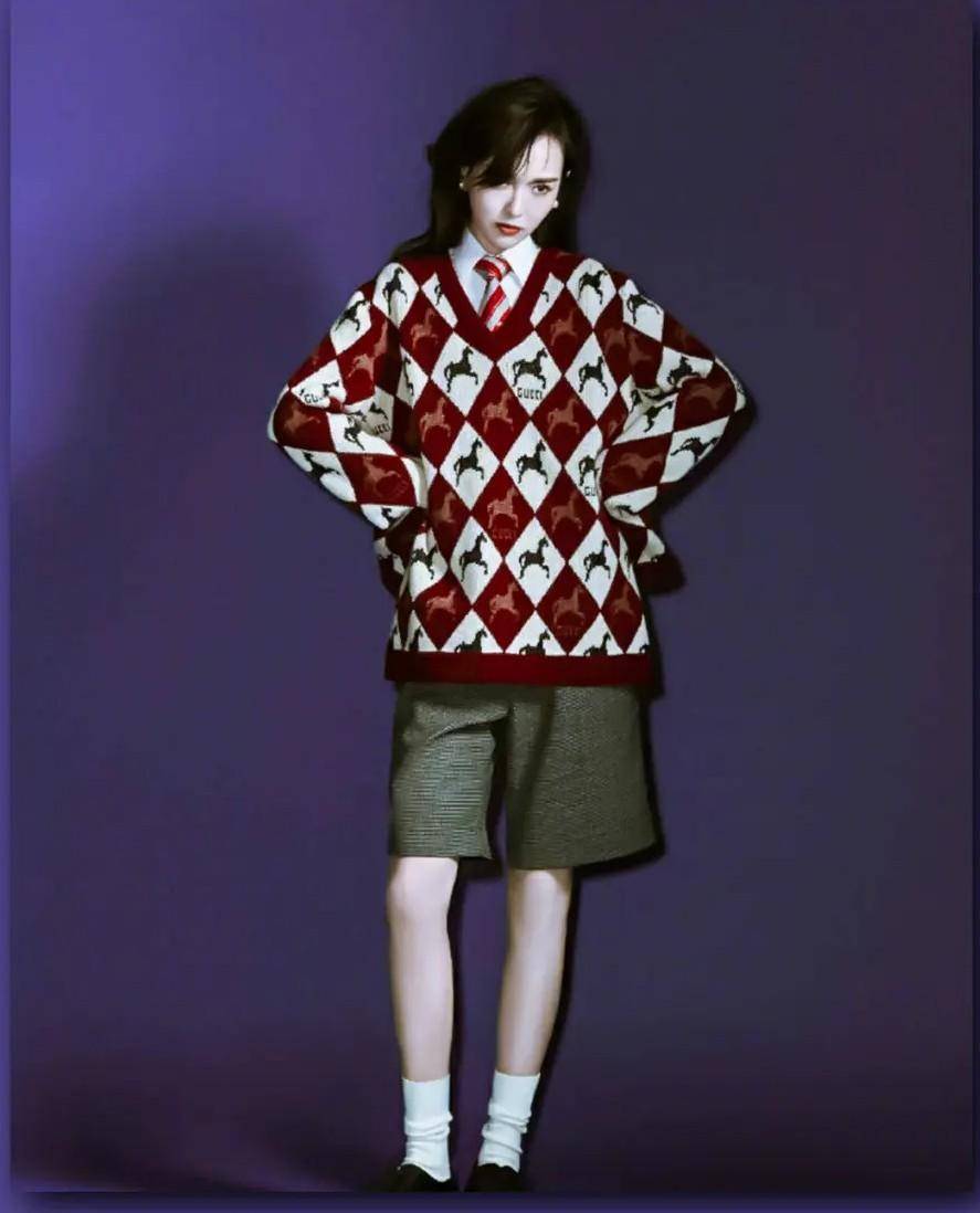 撞衫定输赢,谁丑谁尴尬?姜贞羽孔雪儿、杨幂唐嫣撞衫,谁更美?