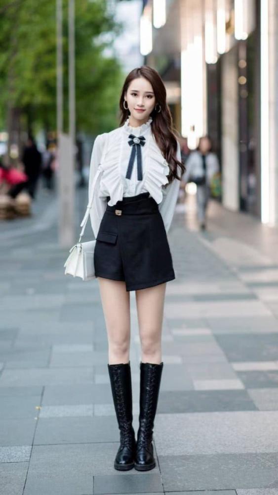 简洁帅气的裙子搭配清新靓丽，让你美丽大方有气场