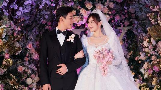 唐嫣水墨风公主裙造型太美，身材纤细露香肩性感十足