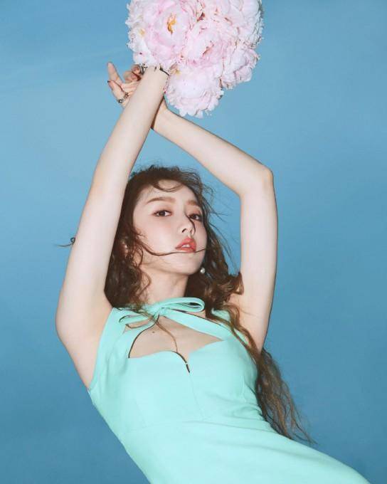 撞衫定输赢,谁丑谁尴尬?姜贞羽孔雪儿、杨幂唐嫣撞衫,谁更美?