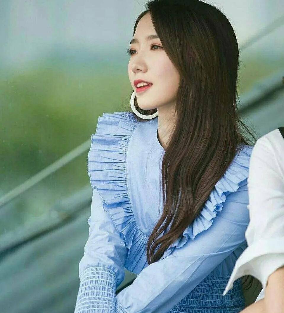 撞衫定输赢,谁丑谁尴尬?姜贞羽孔雪儿、杨幂唐嫣撞衫,谁更美?