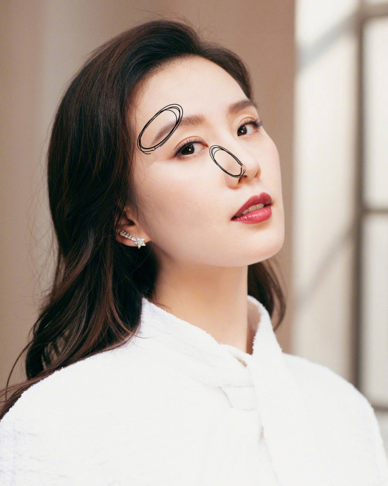 “穿衣清淡”的刘诗诗，这次穿搭画风终于变了