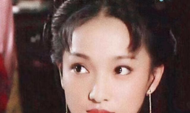 女星旧照曝光，章子怡清纯，周迅有灵气，网友：她是真的美