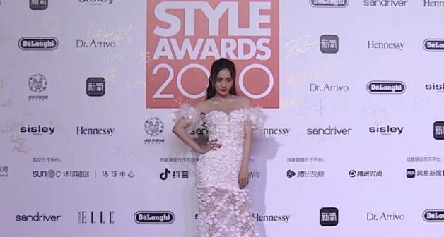 风尚大典：娜扎黑色亮裙超A，赵露思清新，钟楚曦复古，杨幂妩媚