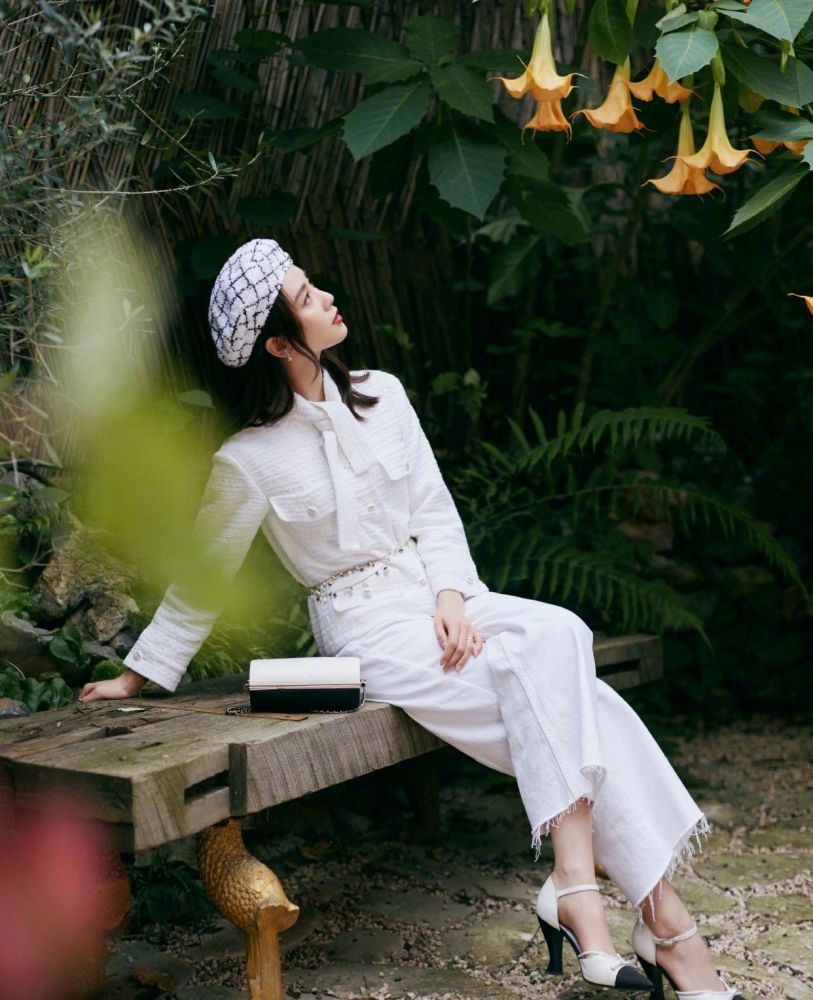 刘诗诗太适合穿白色了,干净舒适不失贵族气质