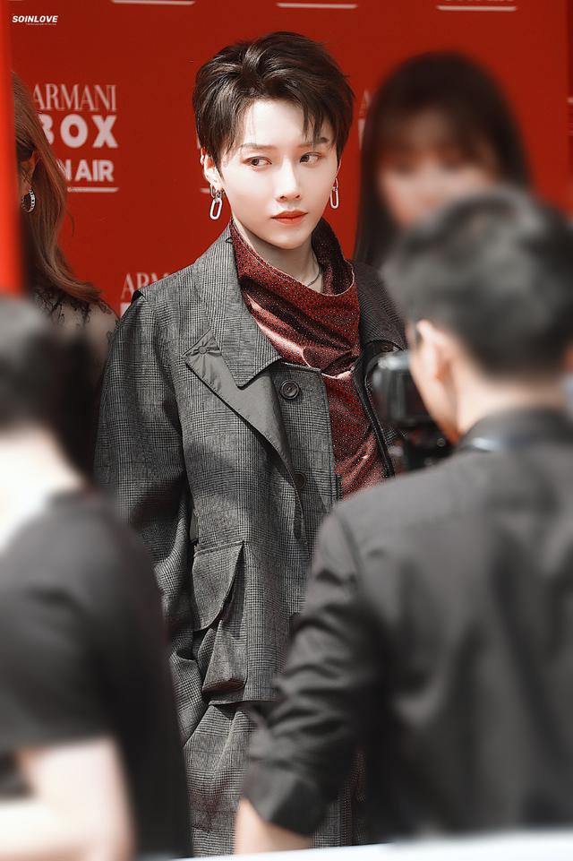 THE9全员暗系搭配亮相活动现场，你喜欢谁的风格