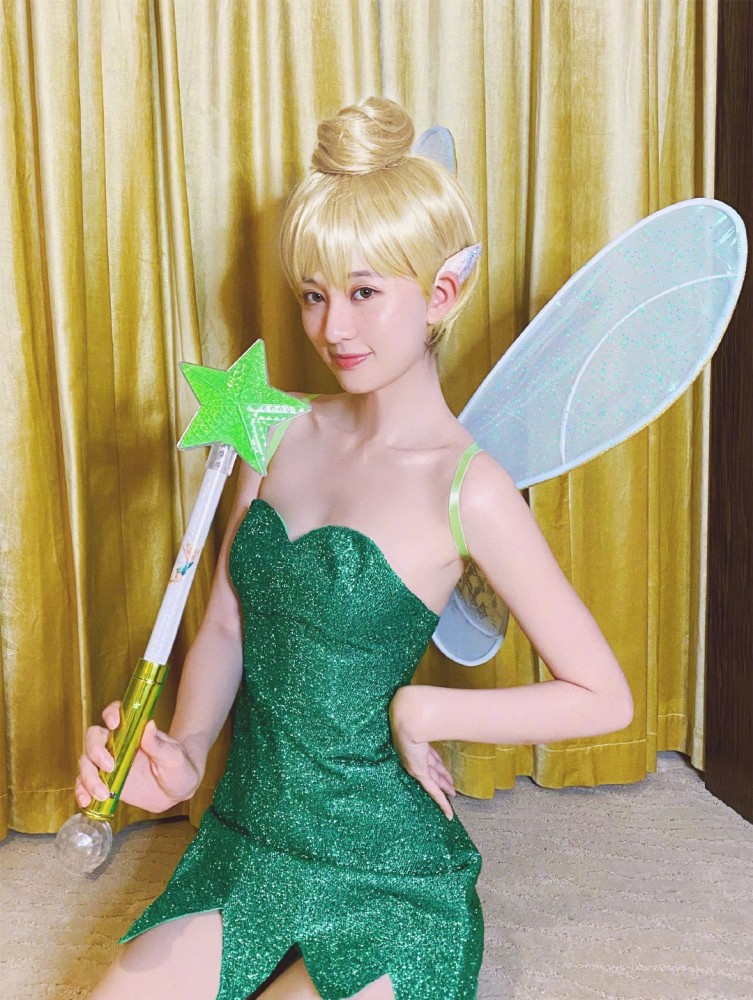 乔欣示范万圣节造型,绿色“精灵装”显露纤长身材