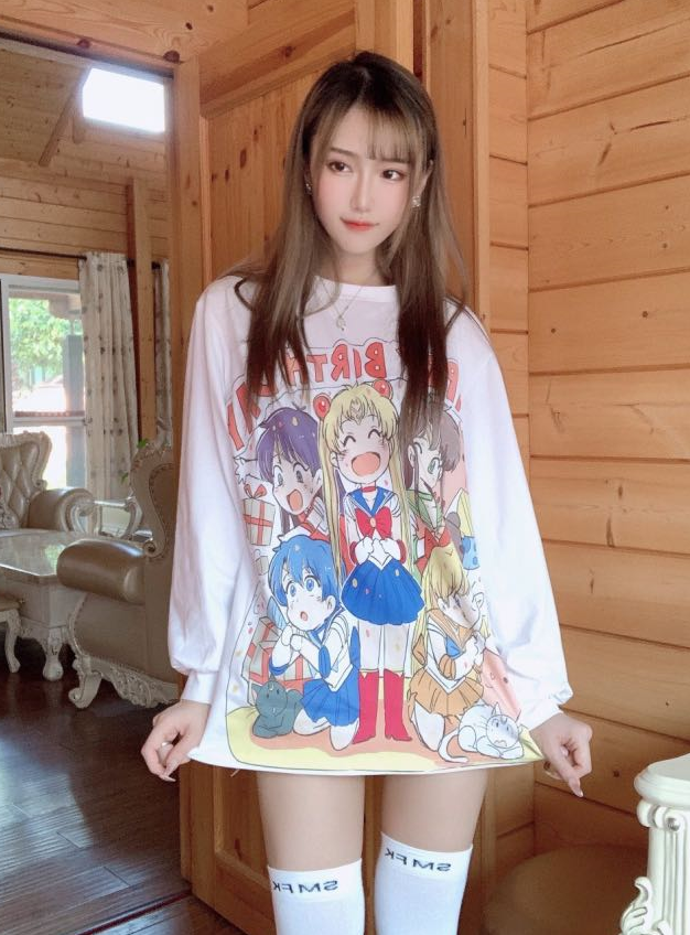 终于等到腐团儿穿“豆腐袜”，看到路人角度下的双腿，我自闭了