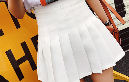 JK裙需要安全裤么 JK裙可以和短袖搭配吗