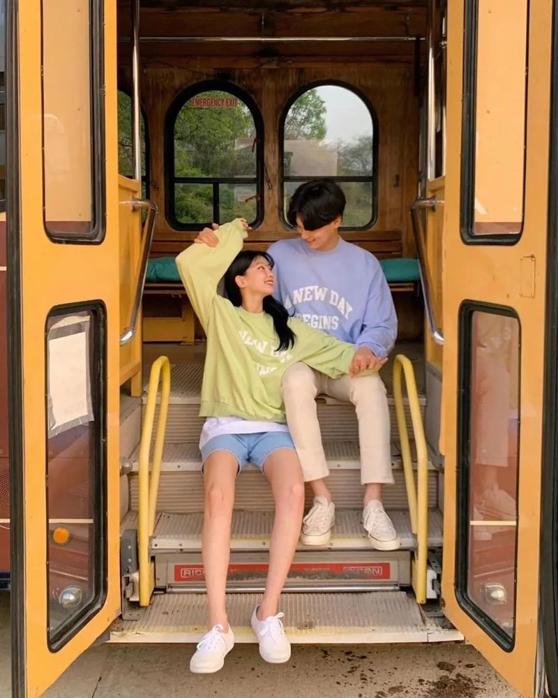 会穿卫衣的小个子可甜可酷,显高气质有活力!