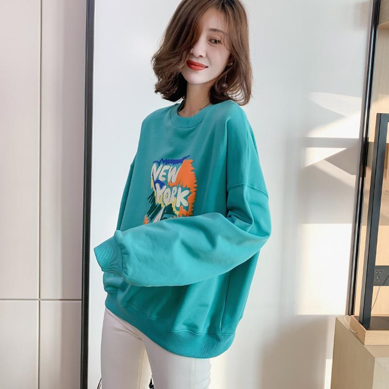 休闲卫衣就是减龄,30岁的女人穿也显得青春活力