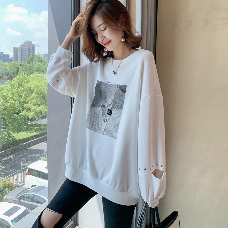 休闲卫衣就是减龄,30岁的女人穿也显得青春活力