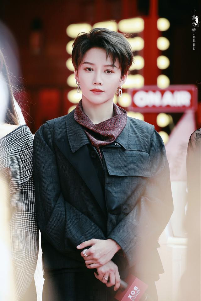 THE9全员暗系搭配亮相活动现场，你喜欢谁的风格