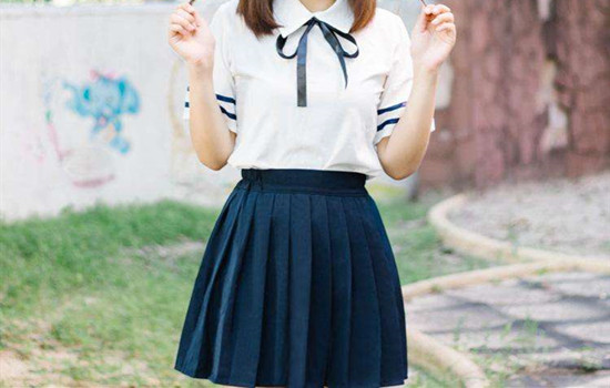 JK裙需要安全裤么 JK裙可以和短袖搭配吗