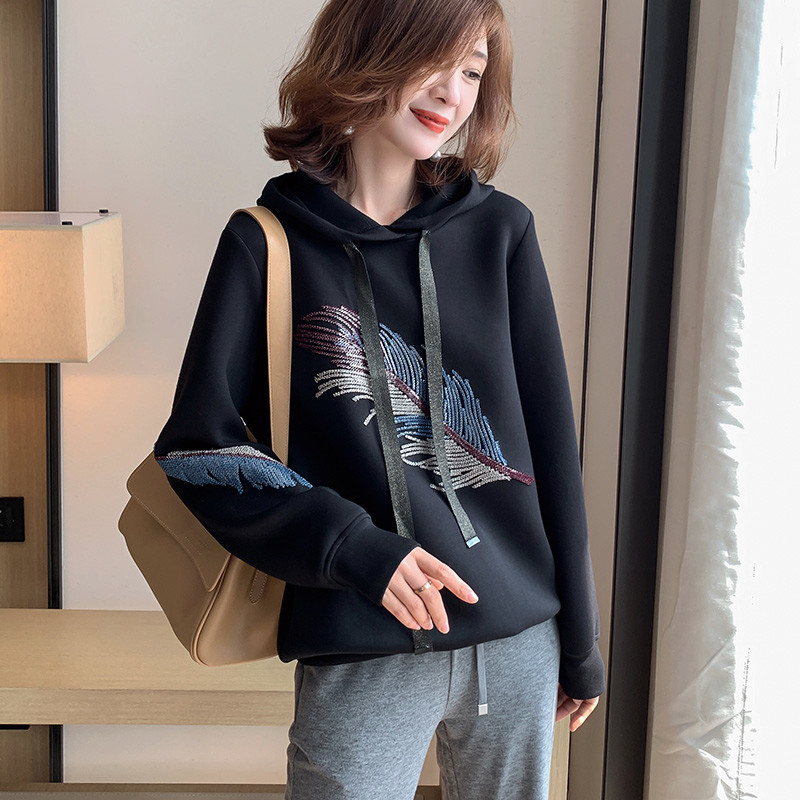 休闲卫衣就是减龄,30岁的女人穿也显得青春活力