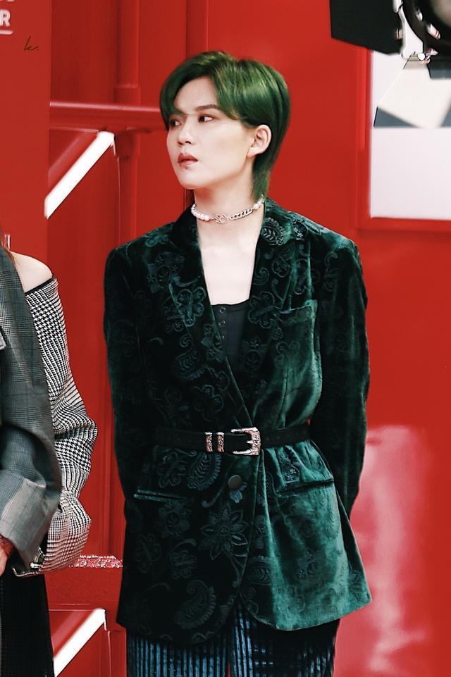 THE9全员暗系搭配亮相活动现场，你喜欢谁的风格