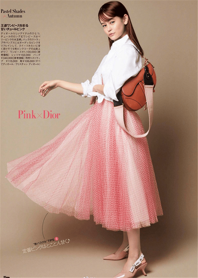 别被“网红审美”给拖累了,今年流行的“日志风”搭配最适合喜欢时尚的你