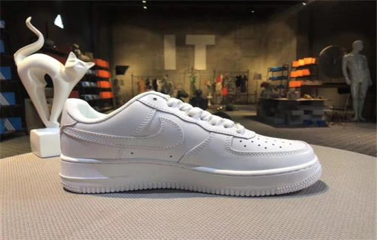 空军一号偏大严重吗 空军一号男女搭配有什么不同